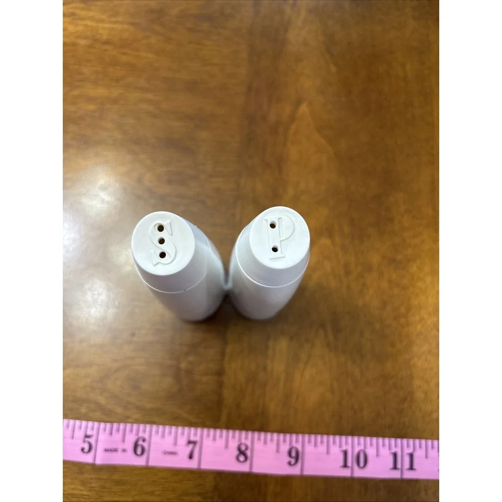True Ware Salt and Pepper Shakers White Plastic Made In USA‎ 810 MCM Vintage